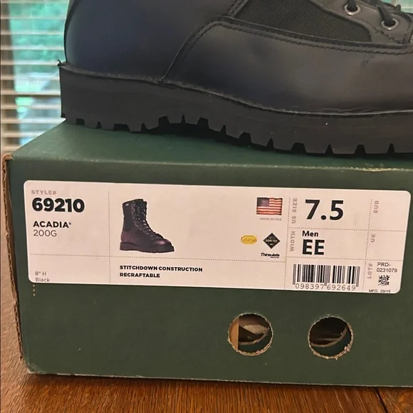 Danner Acadia 200G 8”H Black pair of boots Men's Size 7.5 EE